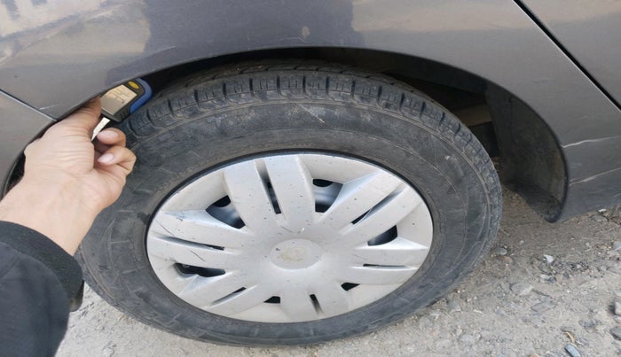 2016 Hyundai Eon ERA +, Petrol, Manual, 12,559 km, tyre