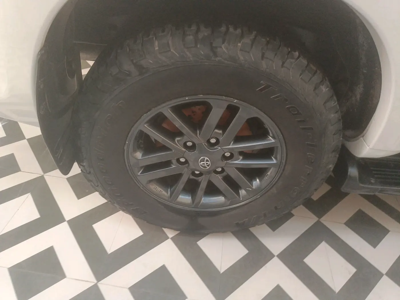 2011 Toyota Fortuner 3.0 4X4 MT, Diesel, Manual, 1,25,515 km, tyre
