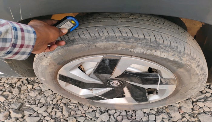 2023 Nissan MAGNITE XE, Petrol, Manual, 28,672 km, tyre