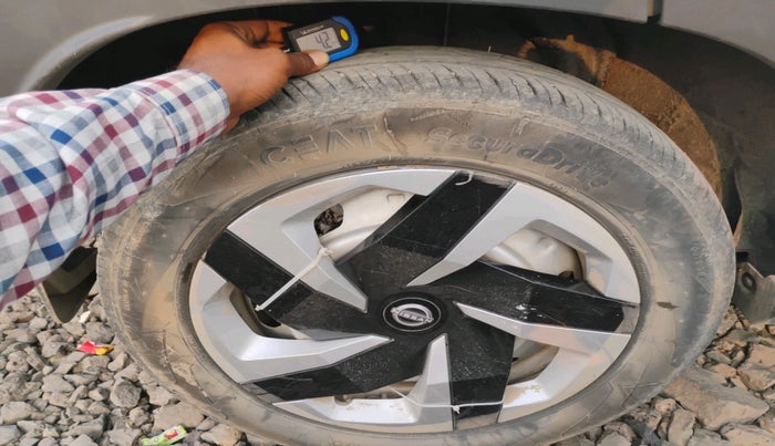 2023 Nissan MAGNITE XE, Petrol, Manual, 28,672 km, tyre