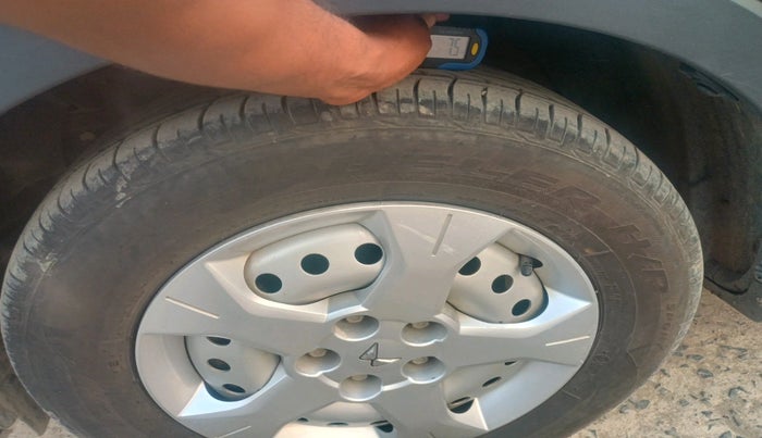 2023 Mahindra XUV300 W4 1.2 PETROL, CNG, Manual, 93,000 km, tyre