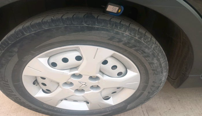 2023 Mahindra XUV300 W4 1.2 PETROL, CNG, Manual, 93,000 km, tyre