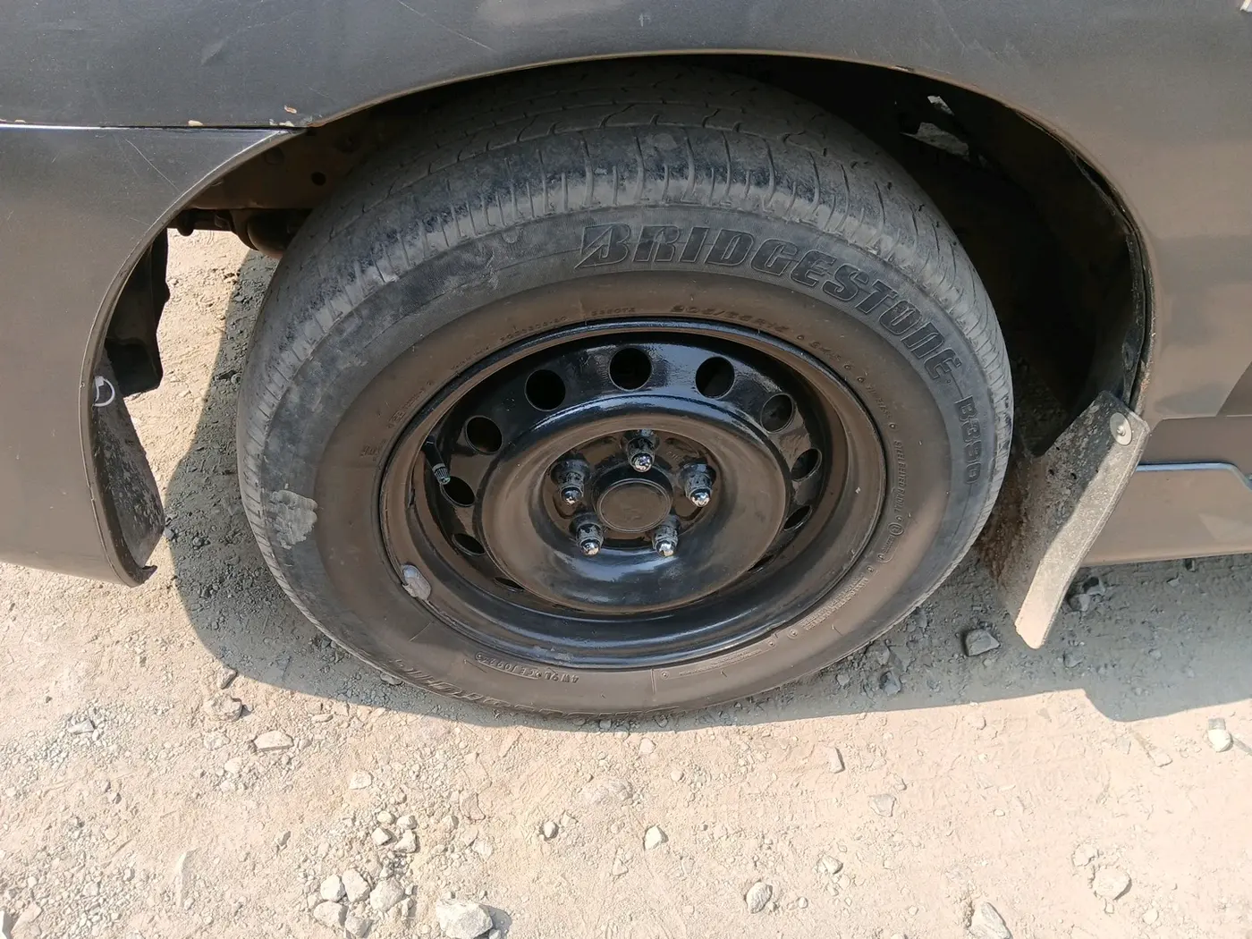 2011 Toyota Innova 2.5 G4 8 STR, Diesel, Manual, 2,68,600 km, tyre