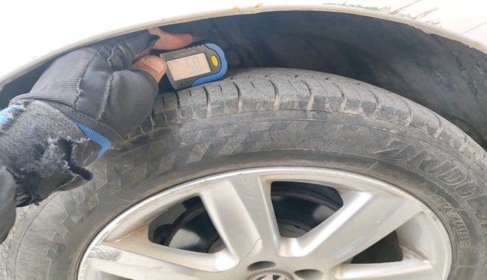 2011 Volkswagen Polo HIGHLINE1.2L, Petrol, Manual, 32,341 km, tyre