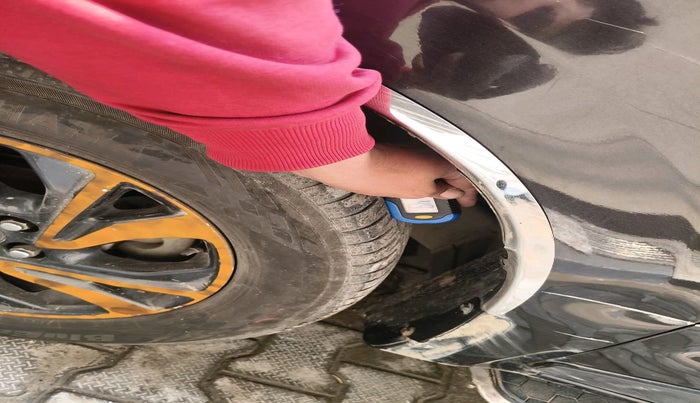 2022 Toyota Innova Crysta 2.4 G 8 STR, Diesel, Manual, 70,036 km, tyre