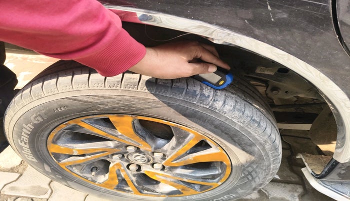 2022 Toyota Innova Crysta 2.4 G 8 STR, Diesel, Manual, 70,036 km, tyre