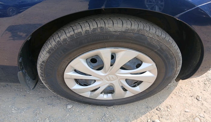 2022 Maruti Swift VXI, Petrol, Manual, 51,094 km, tyre