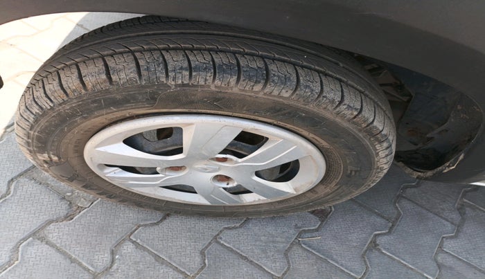 2018 Renault Kwid RXL, Petrol, Manual, 61,949 km, tyre