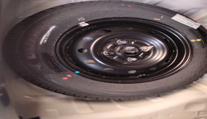 2022 Maruti Alto K10 VXI, Petrol, Manual, 13,701 km, tyre