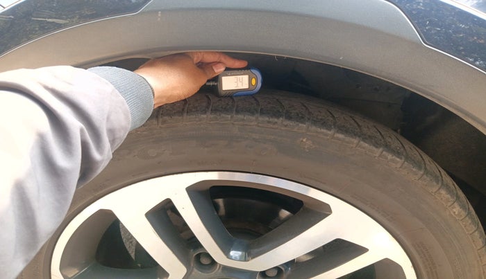 2017 Tata Hexa XTA 4X2 7 STR, Diesel, Automatic, 98,902 km, tyre