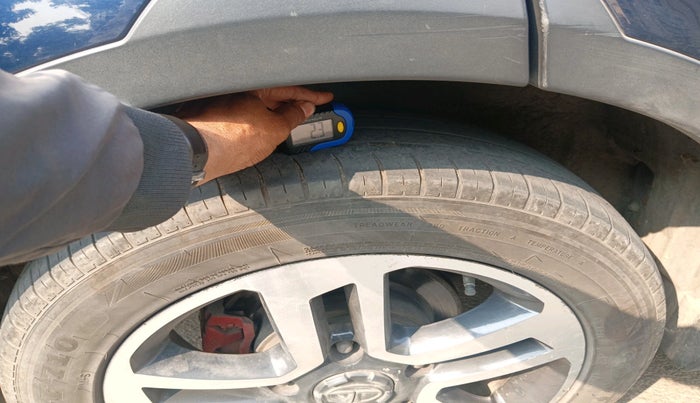 2017 Tata Hexa XTA 4X2 7 STR, Diesel, Automatic, 98,902 km, tyre