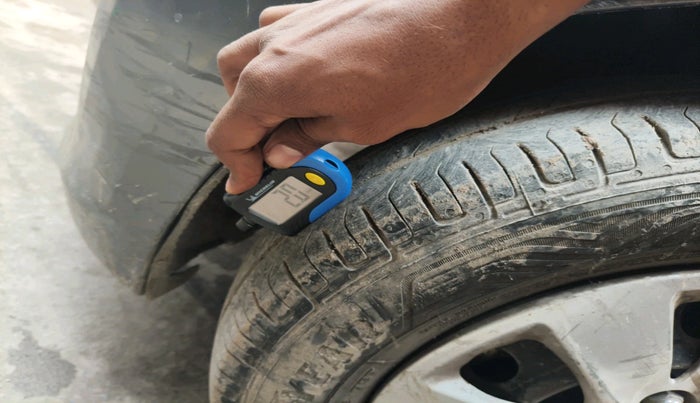 2011 Hyundai i10 MAGNA 1.2, Petrol, Manual, 1,42,650 km, tyre