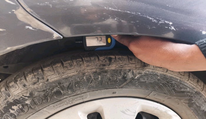 2011 Hyundai i10 MAGNA 1.2, Petrol, Manual, 1,42,650 km, tyre