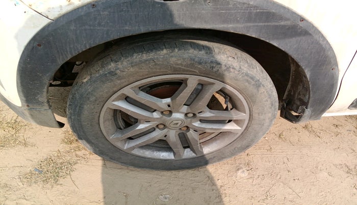 2022 Renault TRIBER RXZ, Petrol, Manual, 28,210 km, tyre