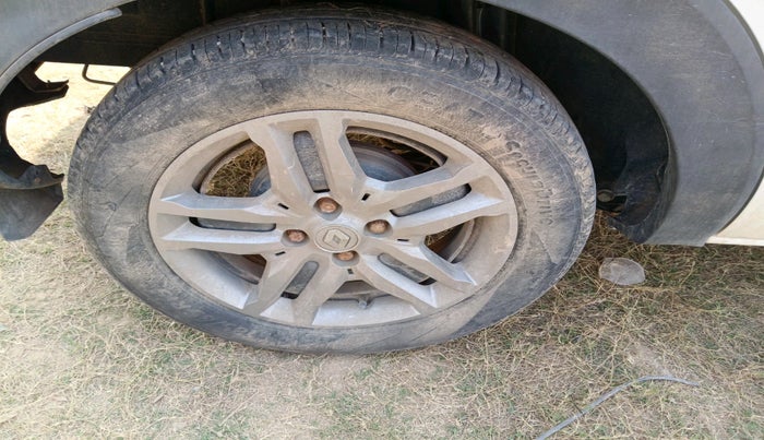 2022 Renault TRIBER RXZ, Petrol, Manual, 28,210 km, tyre