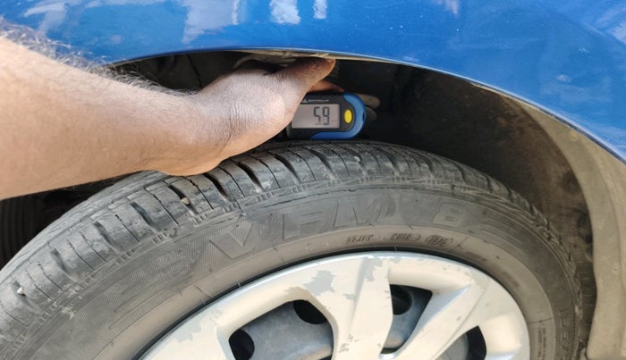 2017 Hyundai Eon MAGNA +, Petrol, Manual, 1,75,566 km, tyre