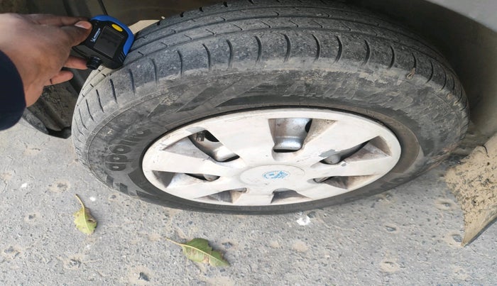 2015 Maruti Wagon R 1.0 LXI, Petrol, Manual, 60,757 km, tyre