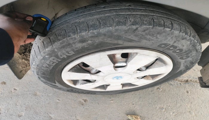 2015 Maruti Wagon R 1.0 LXI, Petrol, Manual, 60,757 km, tyre