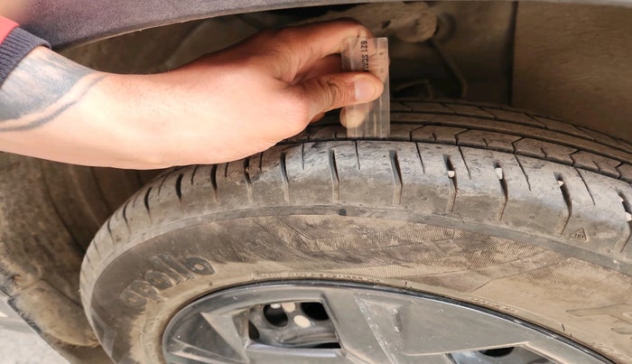 2023 Hyundai VENUE S 1.2, Petrol, Manual, 10,004 km, tyre