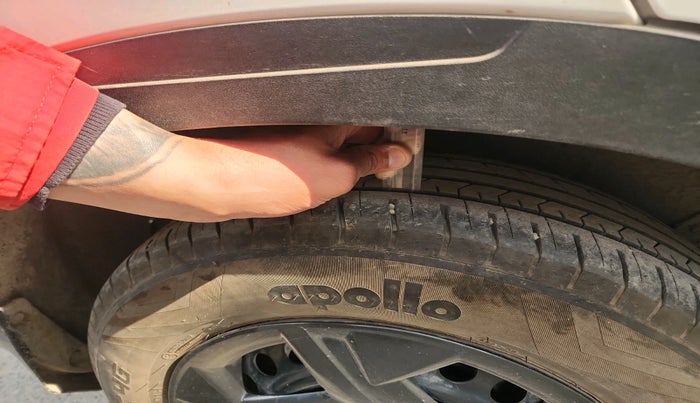 2023 Hyundai VENUE S 1.2, Petrol, Manual, 10,004 km, tyre