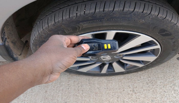 2024 Honda City 1.5L I-VTEC V, Petrol, Manual, 6,816 km, tyre