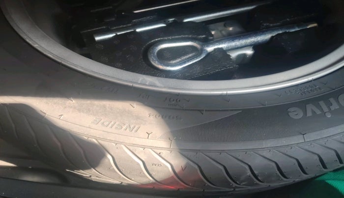 2024 MG ZS EV EXCLUSIVE ICONIC IVORY, Electric, Automatic, 21,624 km, tyre