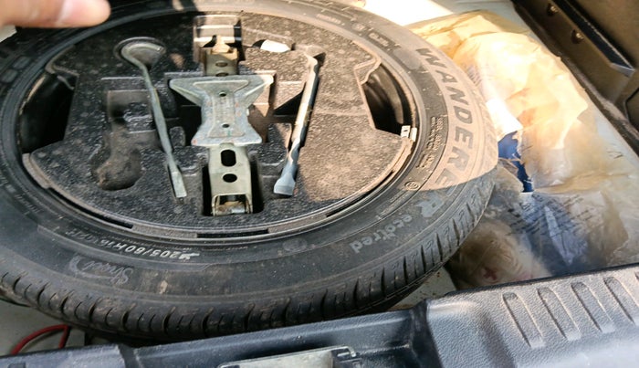 2021 Maruti Vitara Brezza LXI, Petrol, Manual, 60,214 km, tyre