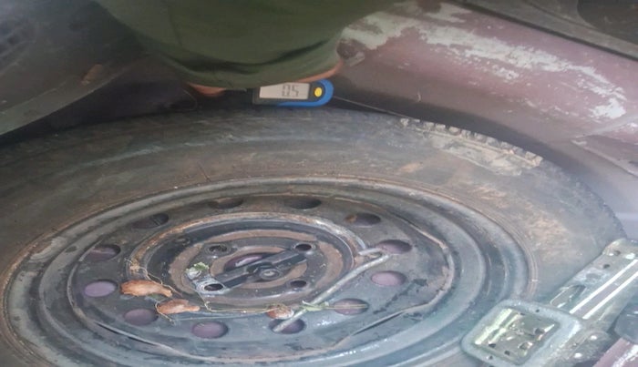 2014 Hyundai i10 SPORTZ 1.1, Petrol, Manual, 81,917 km, tyre