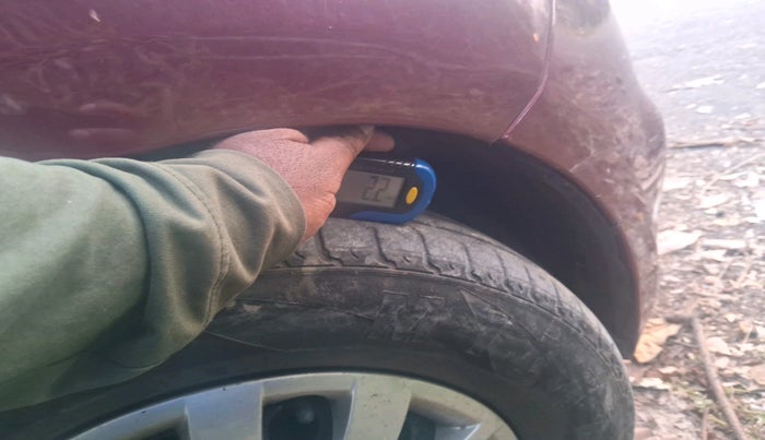 2014 Hyundai i10 SPORTZ 1.1, Petrol, Manual, 81,917 km, tyre