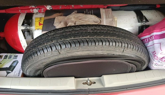 2017 Maruti Celerio VXI CNG, Petrol, Manual, 1,52,144 km, tyre