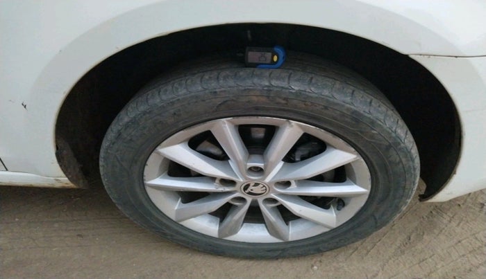 2015 Skoda Octavia ELEGANCE 2.0 TDI AT, Diesel, Automatic, 1,53,485 km, tyre