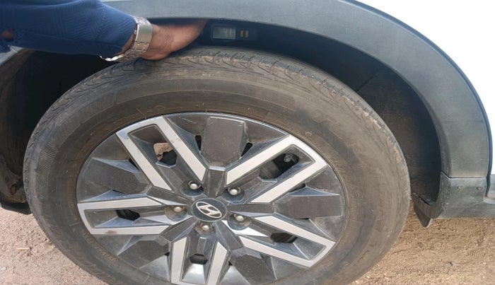 2021 Hyundai VENUE SX 1.5 CRDI, Diesel, Manual, 42,612 km, tyre