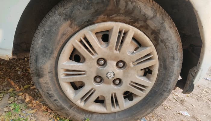 2011 Hyundai i10 ERA 1.1, Petrol, Manual, 1,30,250 km, tyre