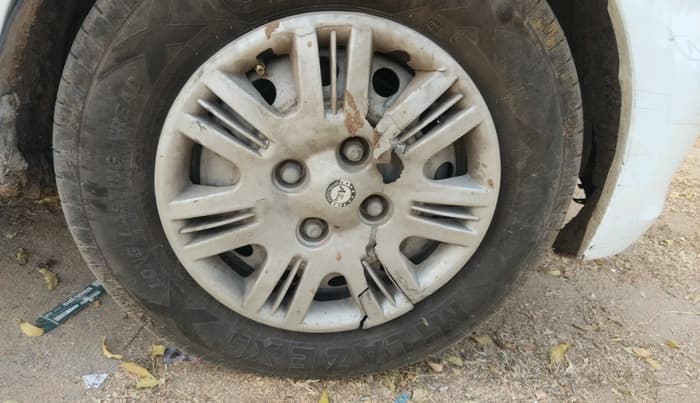2011 Hyundai i10 ERA 1.1, Petrol, Manual, 1,30,250 km, tyre