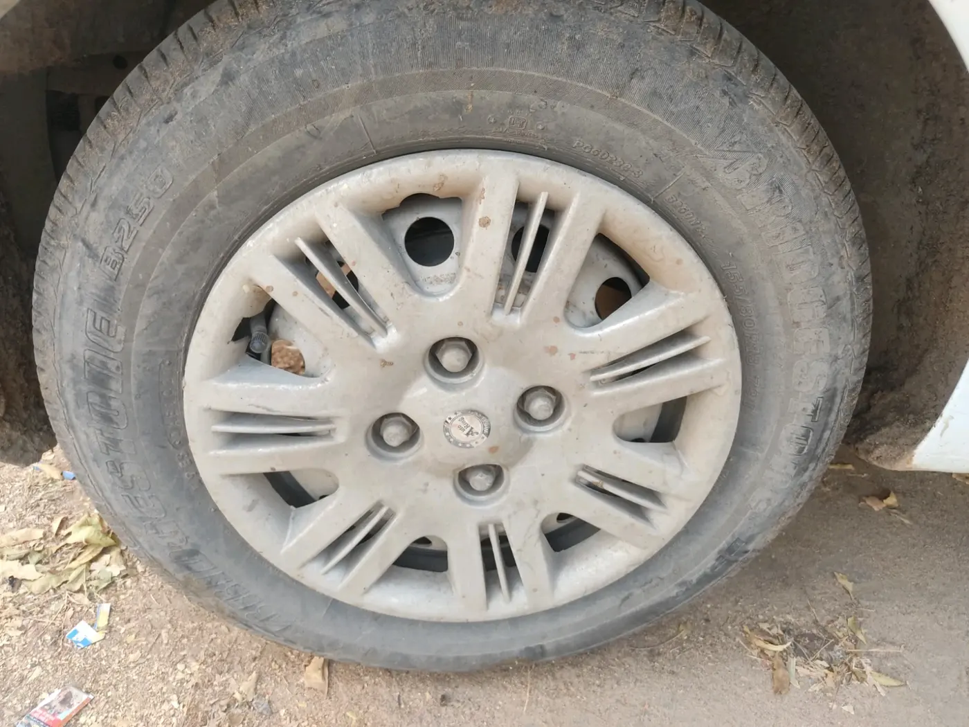 2011 Hyundai i10 ERA 1.1, Petrol, Manual, 1,30,250 km, tyre