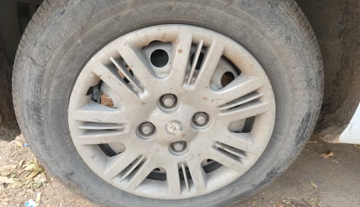 2011 Hyundai i10 ERA 1.1, Petrol, Manual, 1,30,250 km, tyre