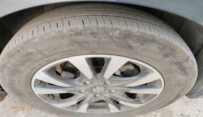 2018 Maruti S Cross ZETA 1.3, Diesel, Manual, 1,14,742 km, tyre