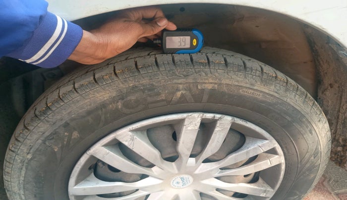 2014 Maruti Swift Dzire LXI, Petrol, Manual, 89,817 km, tyre