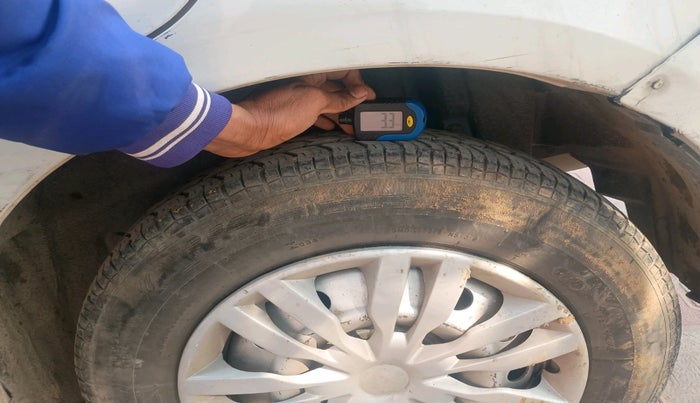 2014 Maruti Swift Dzire LXI, Petrol, Manual, 89,817 km, tyre