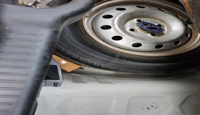 2019 Maruti Swift LXI, Petrol, Manual, 73,395 km, tyre