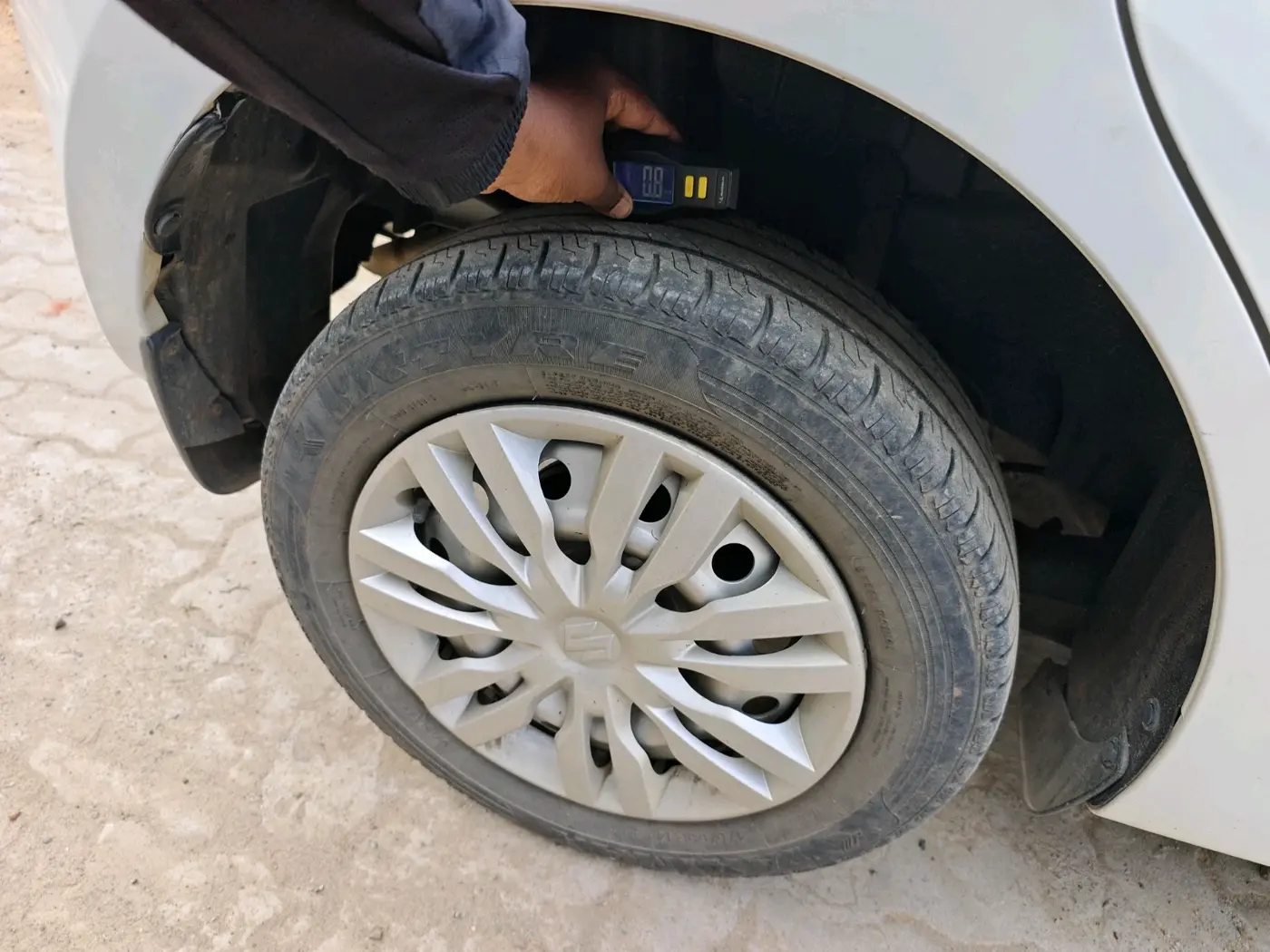 2019 Maruti Swift LXI, Petrol, Manual, 73,395 km, tyre