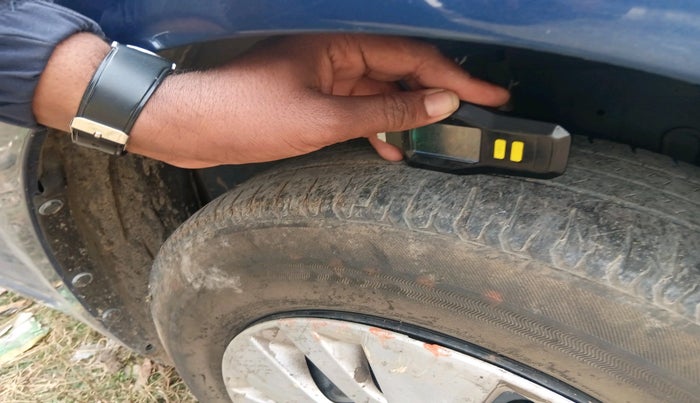 2013 Maruti Swift VXI, Petrol, Manual, 82,588 km, tyre