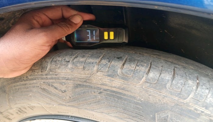 2013 Maruti Swift VXI, Petrol, Manual, 82,588 km, tyre