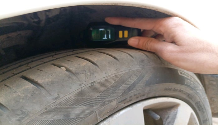 2012 Hyundai Verna FLUIDIC 1.6 CRDI SX, Diesel, Manual, 1,23,236 km, tyre