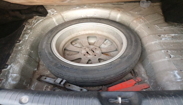 2012 Hyundai Verna FLUIDIC 1.6 CRDI SX, Diesel, Manual, 1,23,236 km, tyre