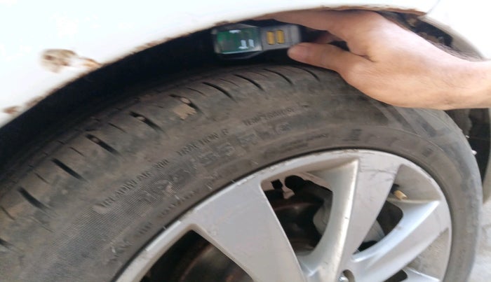 2012 Hyundai Verna FLUIDIC 1.6 CRDI SX, Diesel, Manual, 1,23,236 km, tyre