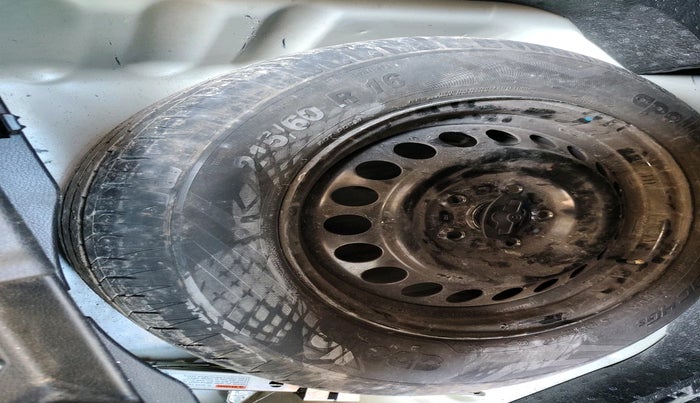 2022 Maruti BREZZA VXI AT SMART HYBRID, Petrol, Automatic, 10,191 km, tyre