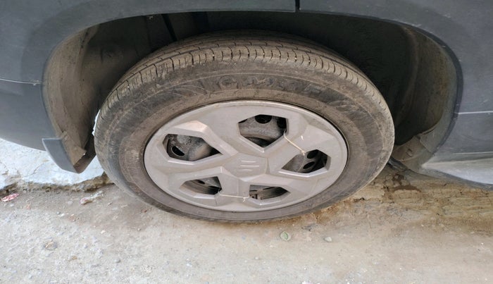 2022 Maruti BREZZA VXI AT SMART HYBRID, Petrol, Automatic, 10,191 km, tyre