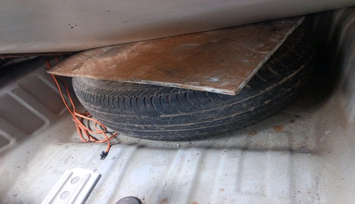 2012 Nissan Sunny XE, CNG, Manual, 1,07,973 km, tyre