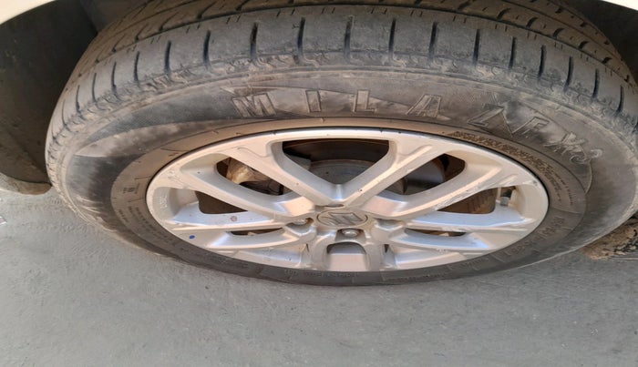 2019 Maruti Swift ZDI AMT, Diesel, Automatic, 1,38,973 km, tyre